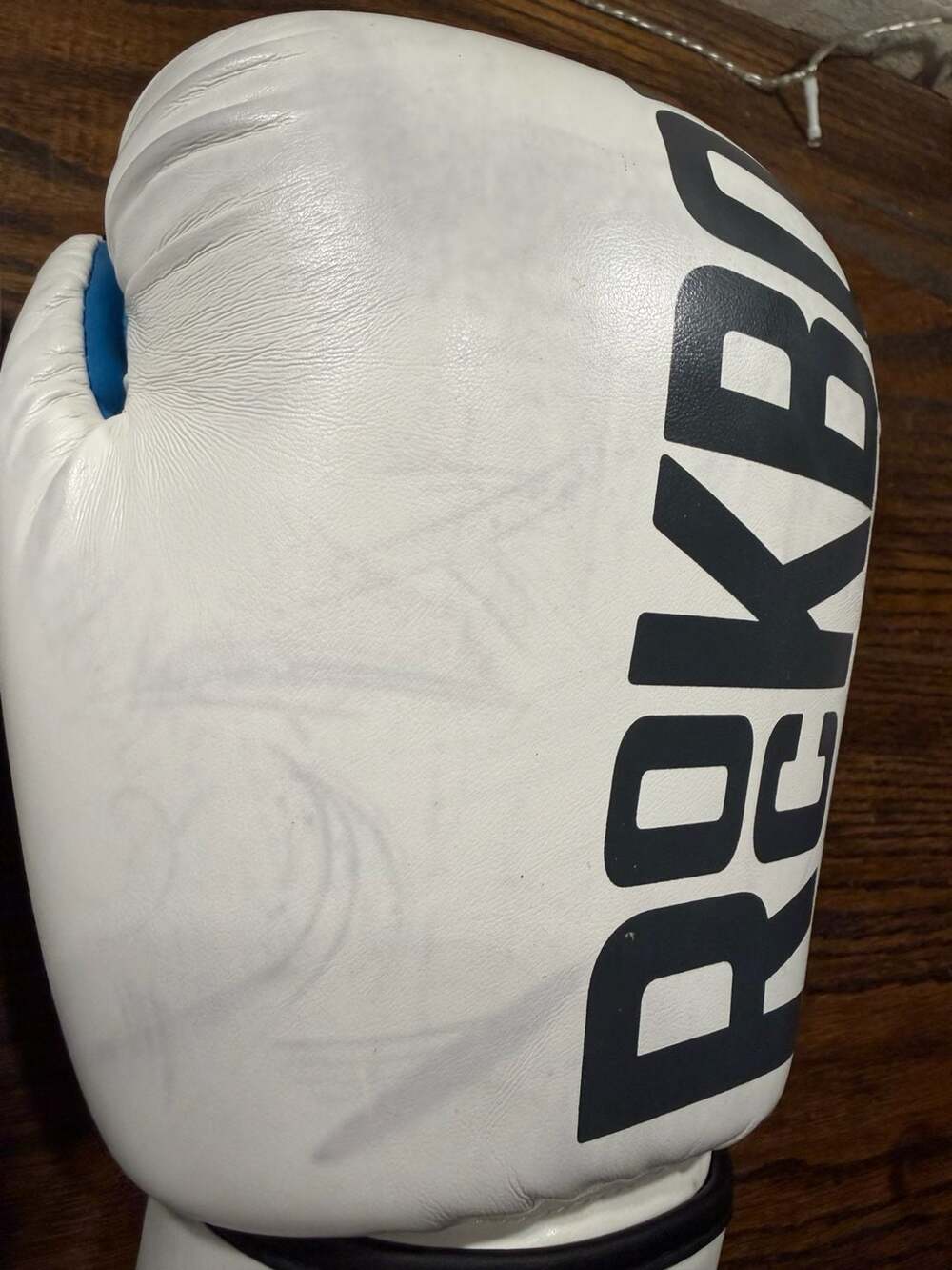 RockBox white boxing gloves 14 oz preowned - Picture 11 of 11